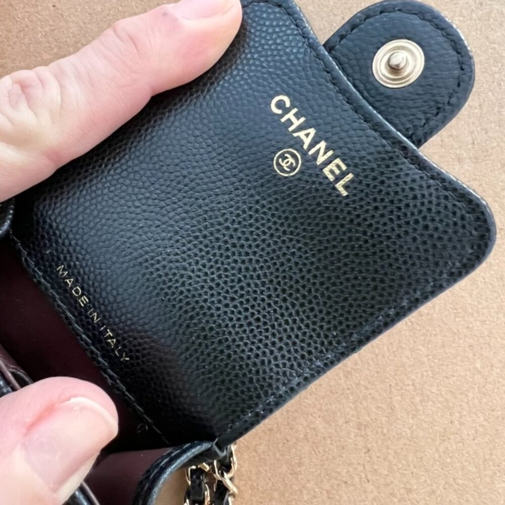 Chanel Airpod pro quilted leather case - Picture 7 of 9